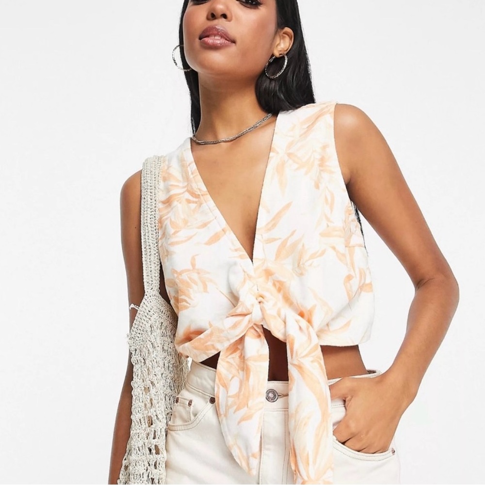 Abercrombie & Fitch White and Orange Floral Crop Top